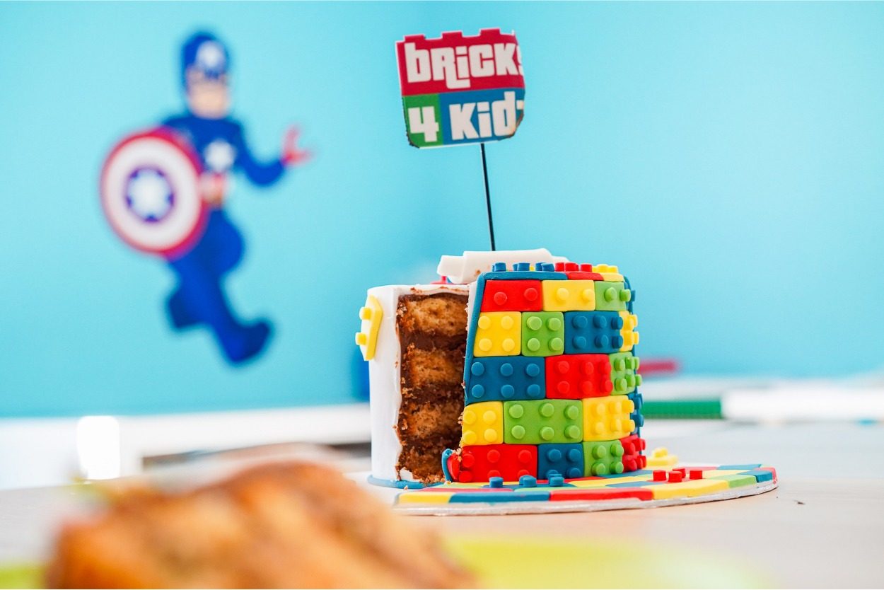 Gâteau d'anniversaire Bricks 4 Kidz en briques colorées